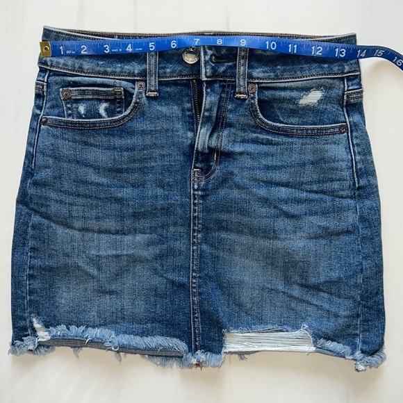 American Eagle Medium Blue Denim Super Stretch Distressed Mini Skirt Size 0 - Picture 6 of 7